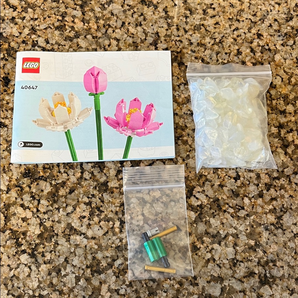 LEGO Floral Display with Vase and Stones - Picture 3 of 3